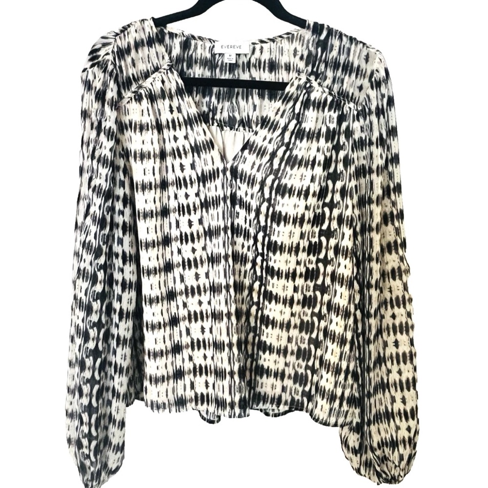 Evereve M Navy & Tan Ikat Print Shirred Long Sleeve V-neck Blouse Top